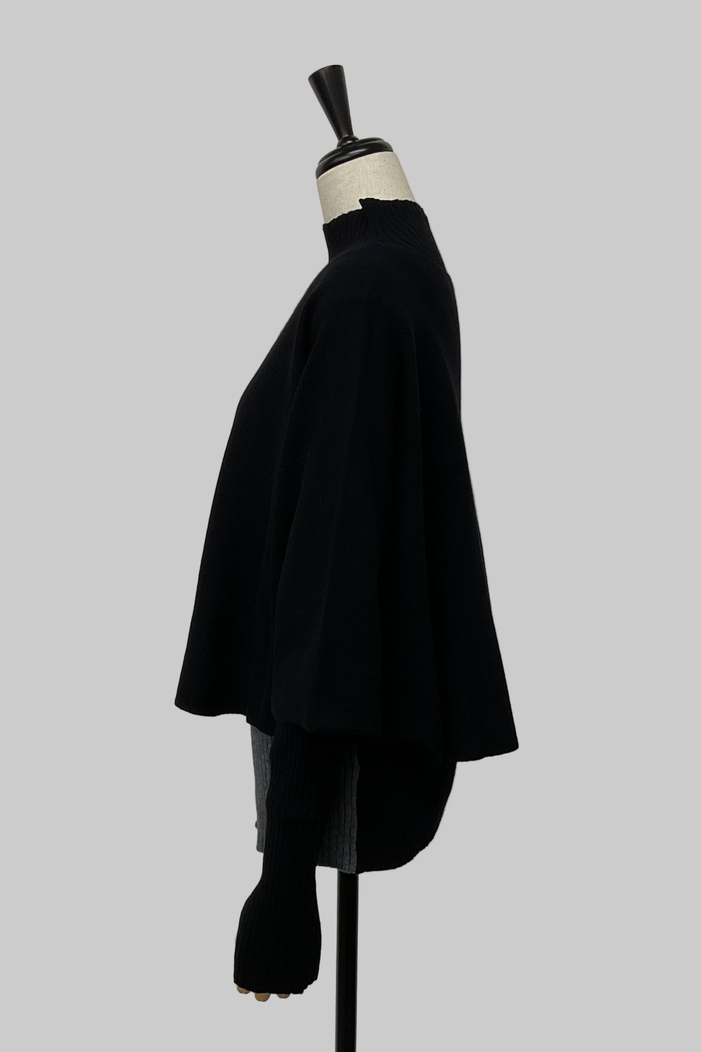 ［ＮＥＷ］ケープアンサンブルニット