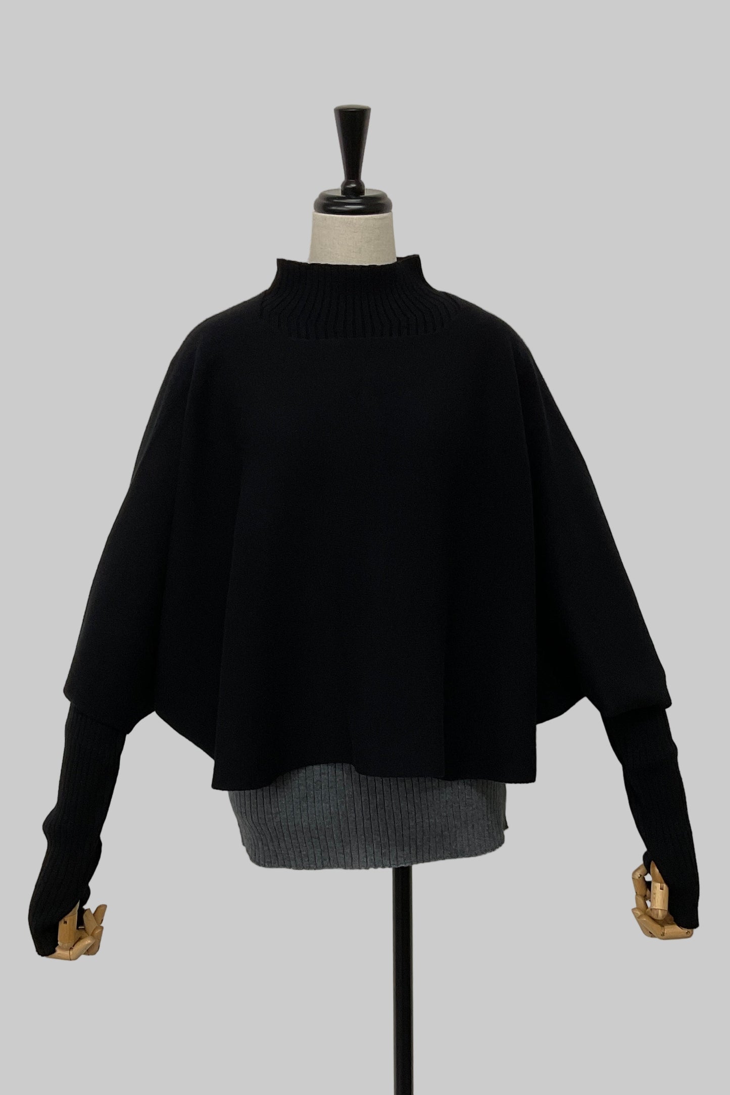 ［ＮＥＷ］ケープアンサンブルニット