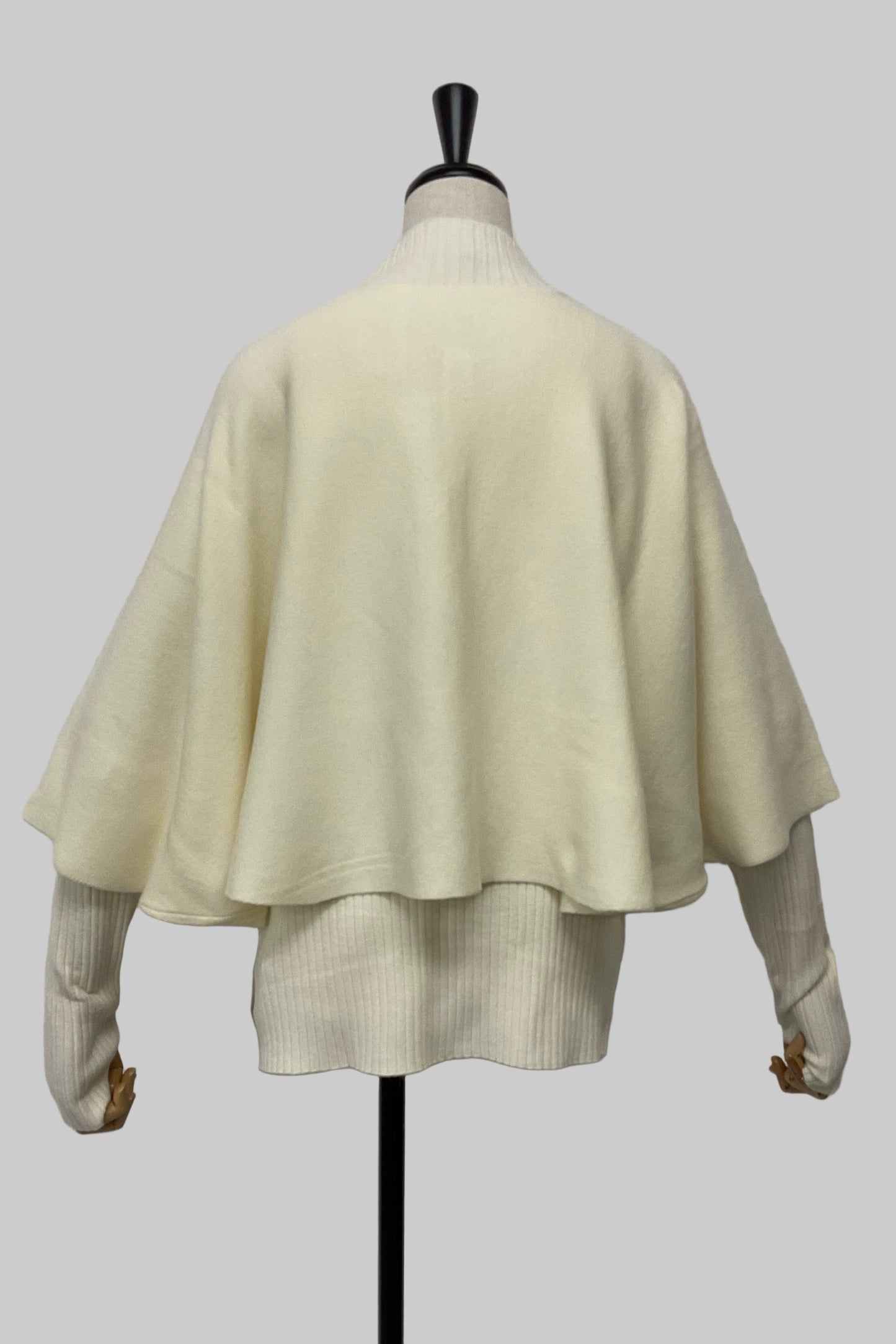 ［ＮＥＷ］ケープアンサンブルニット