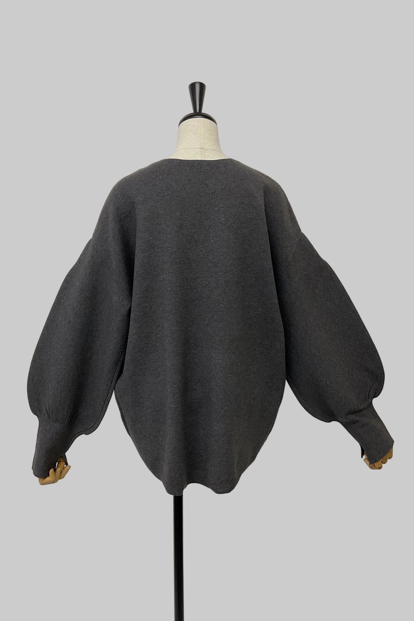 ヤワモチポワンソデVネックプルオーバー