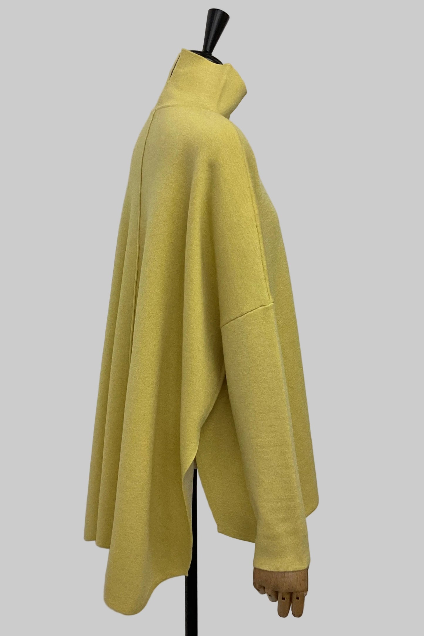 ［予約］＜10%OFF＞リバーシブルポンチョフウプルオーバー (新色イエロー）