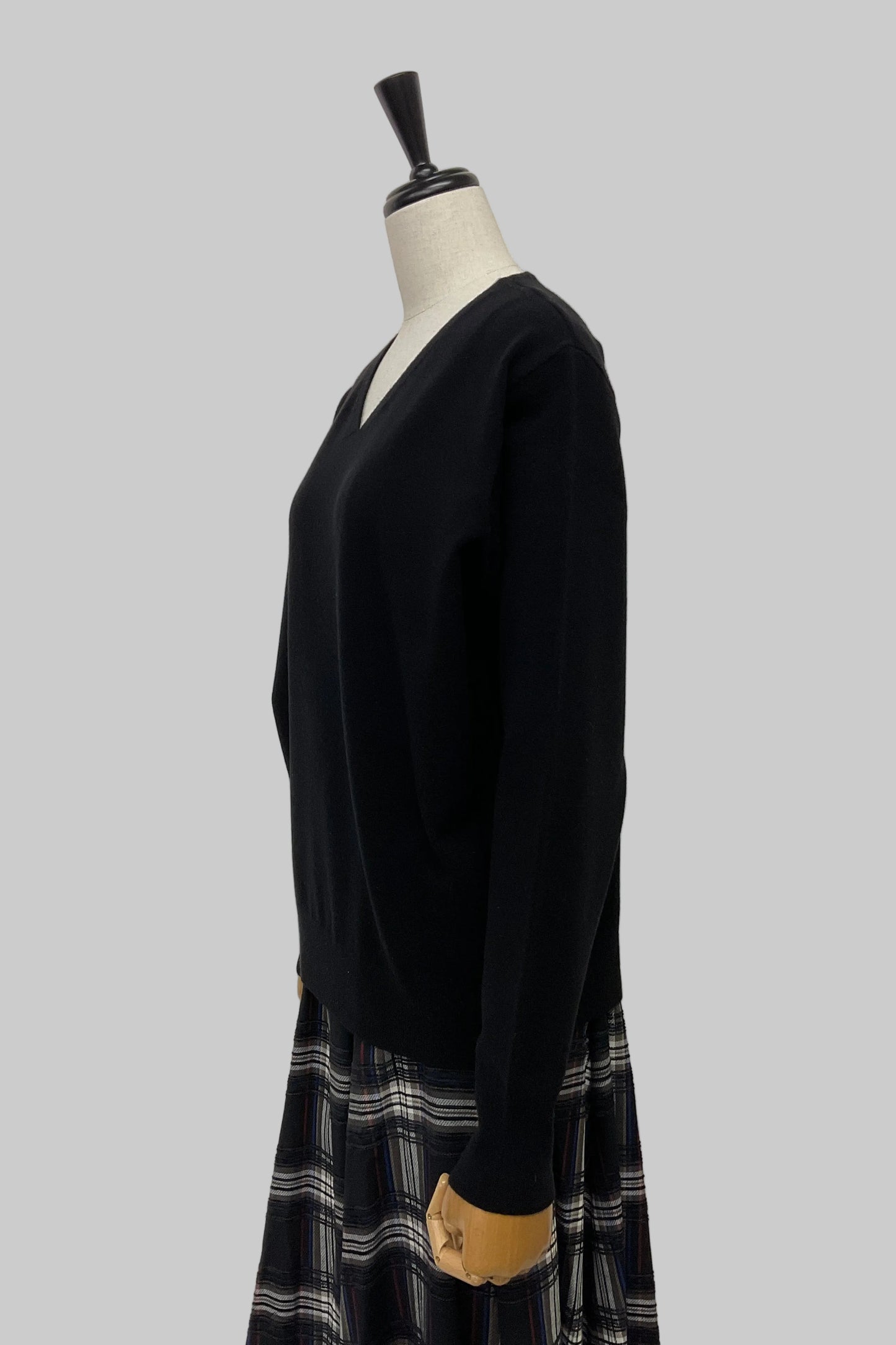 ＜10%OFF＞ストレッチVネックニット （新色ブラック）