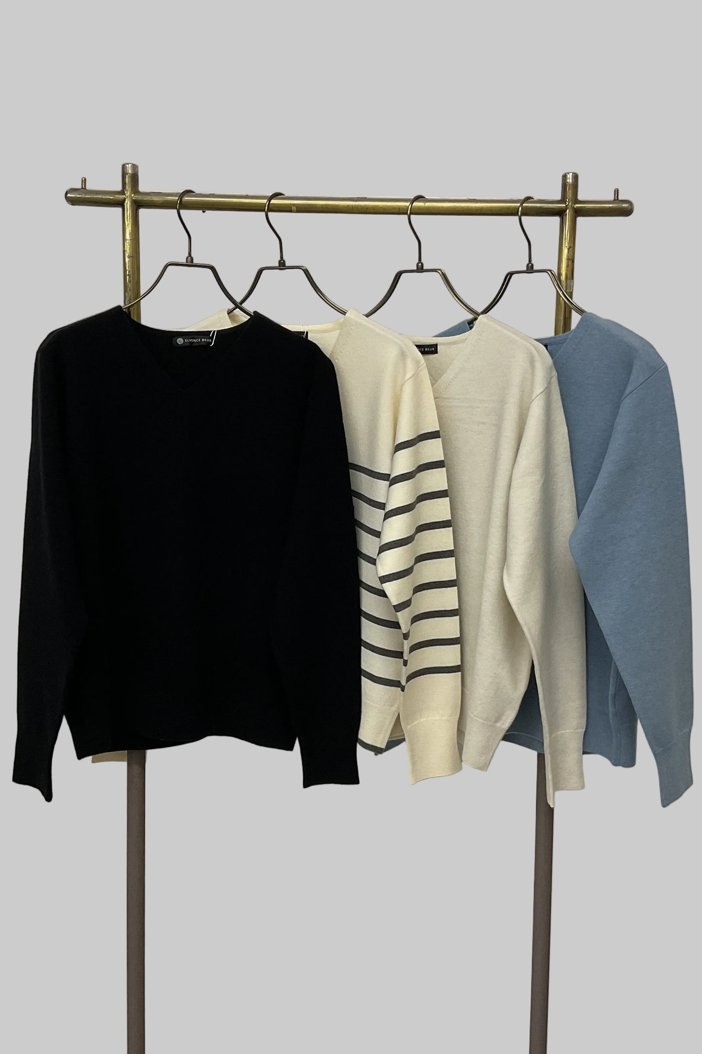 ＜10%OFF＞ストレッチVネックニット （新色ブラック）