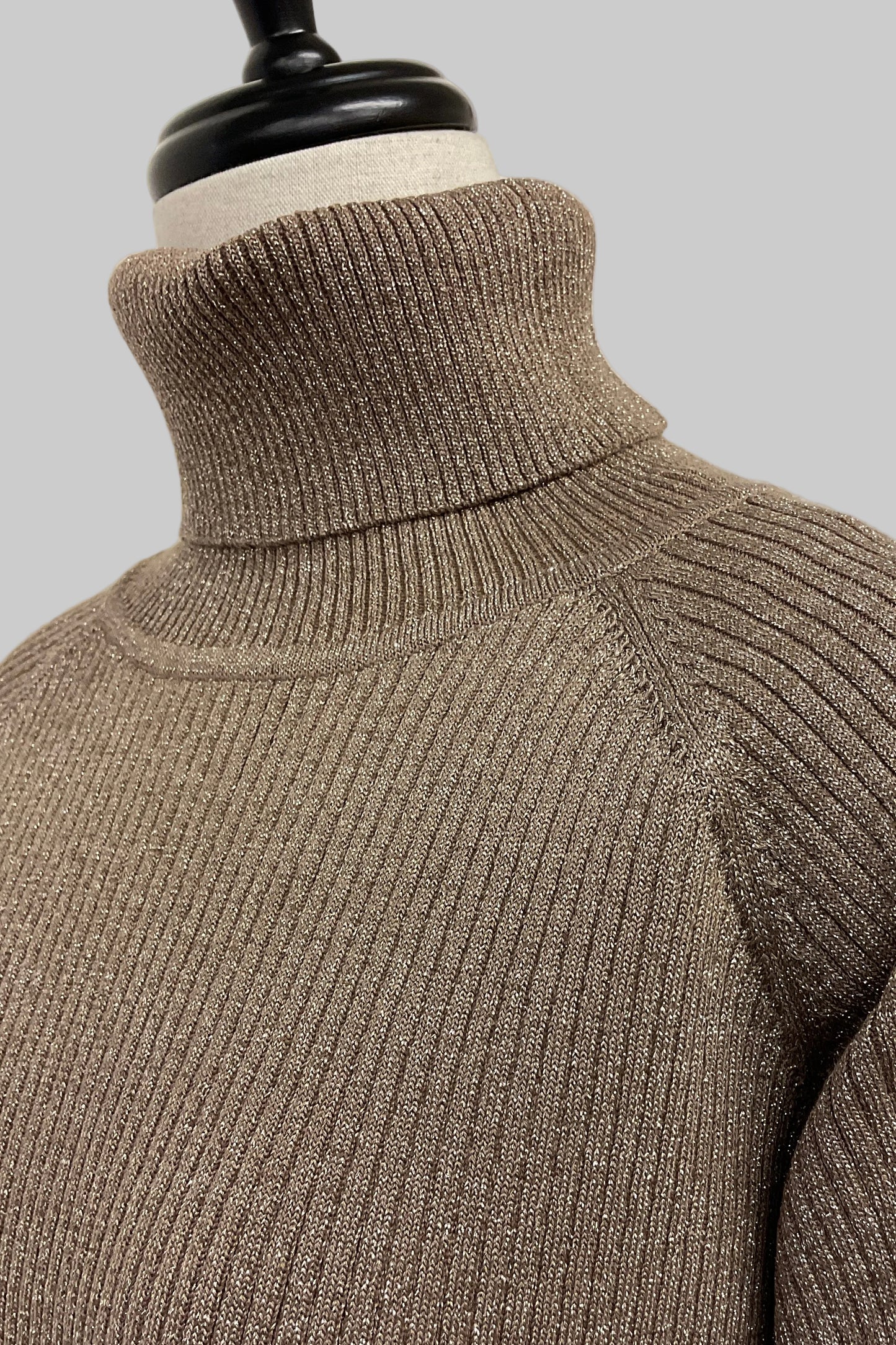 〈10%OFF〉ストレッチラメタートルニット