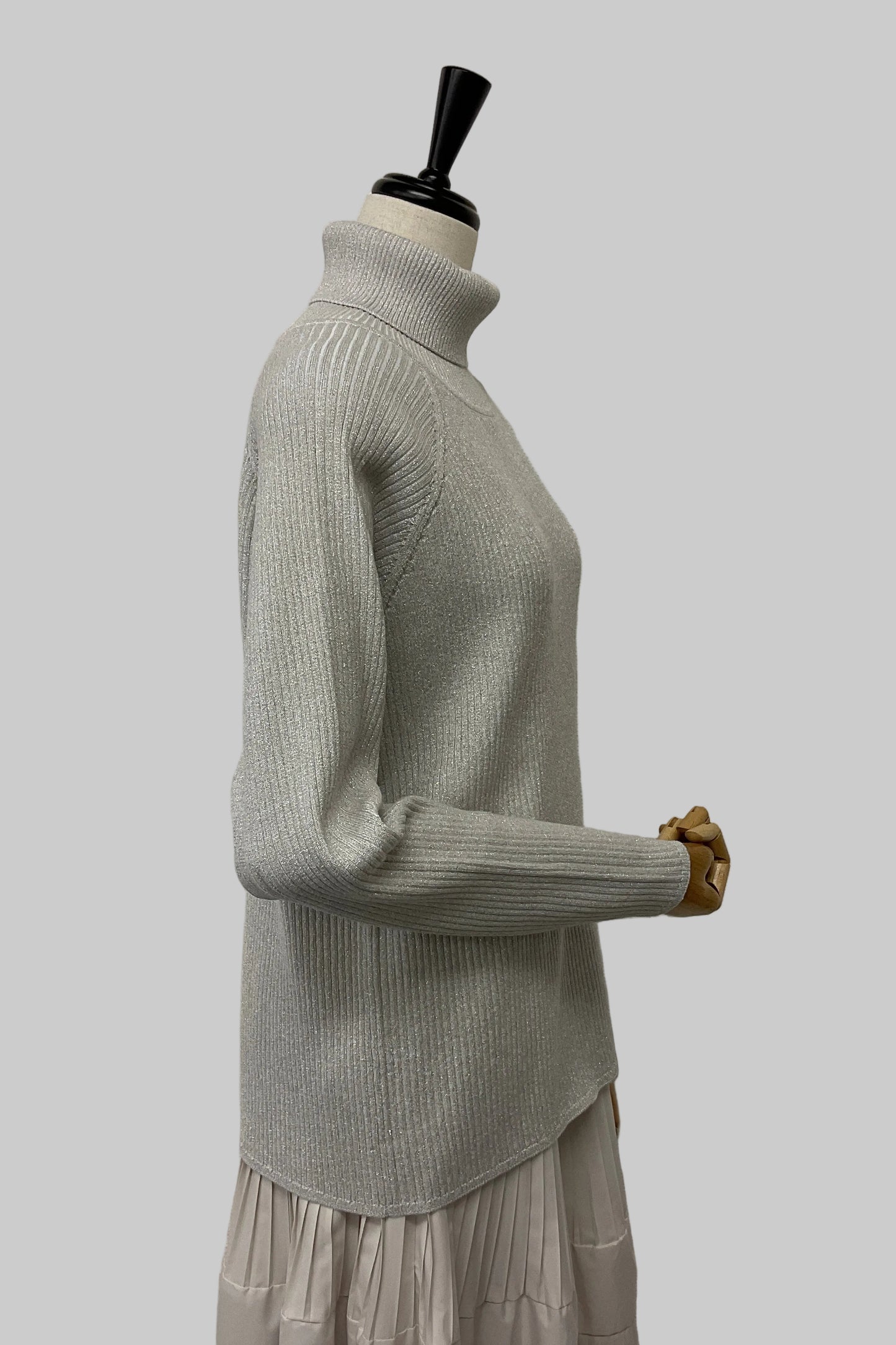 〈10%OFF〉ストレッチラメタートルニット