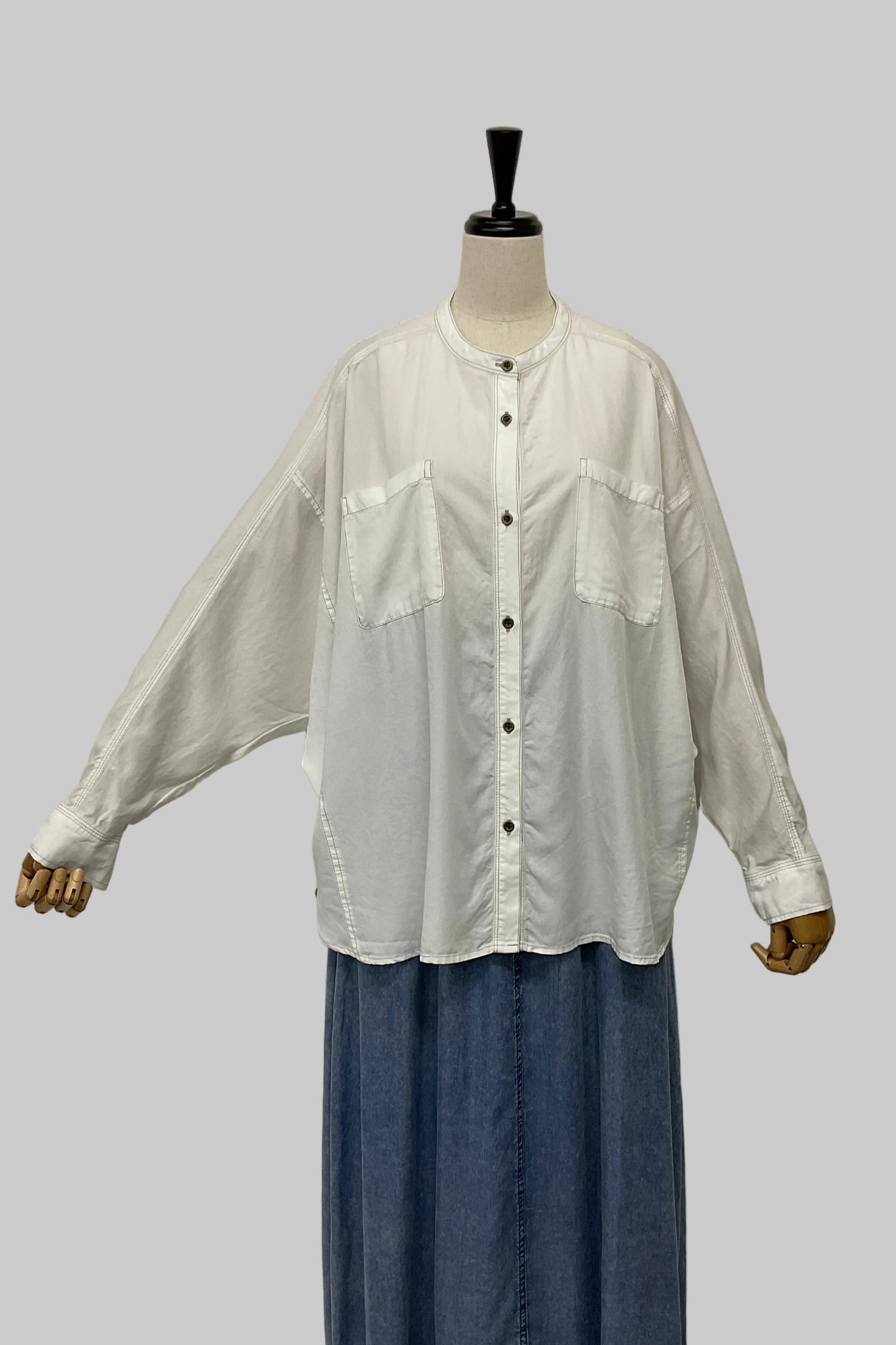〈10%OFF〉パウダーシルクデニムドルマンシャツ