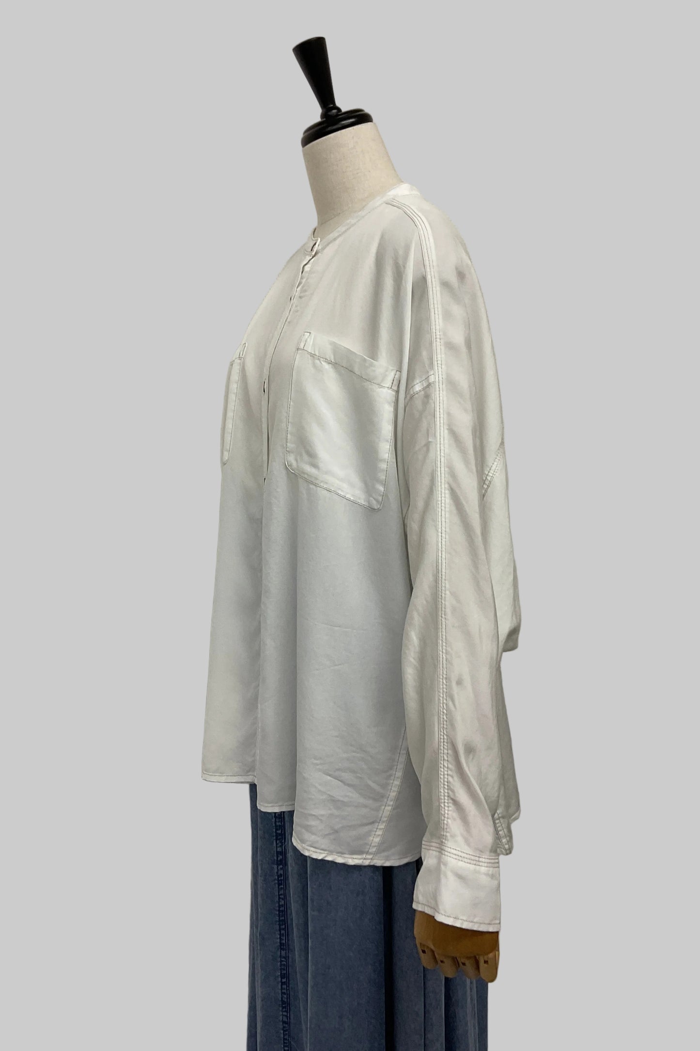 〈10%OFF〉パウダーシルクデニムドルマンシャツ