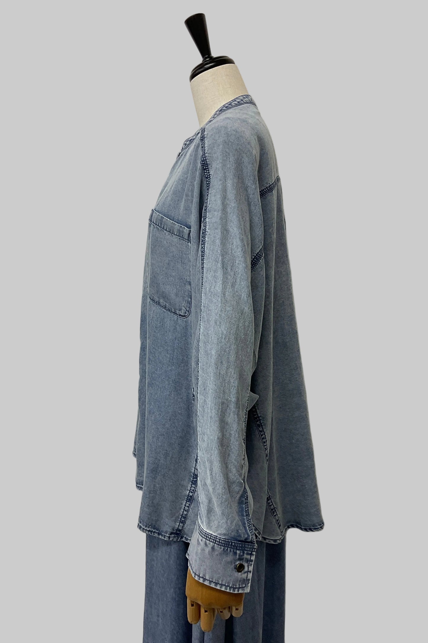 〈10%OFF〉パウダーシルクデニムドルマンシャツ