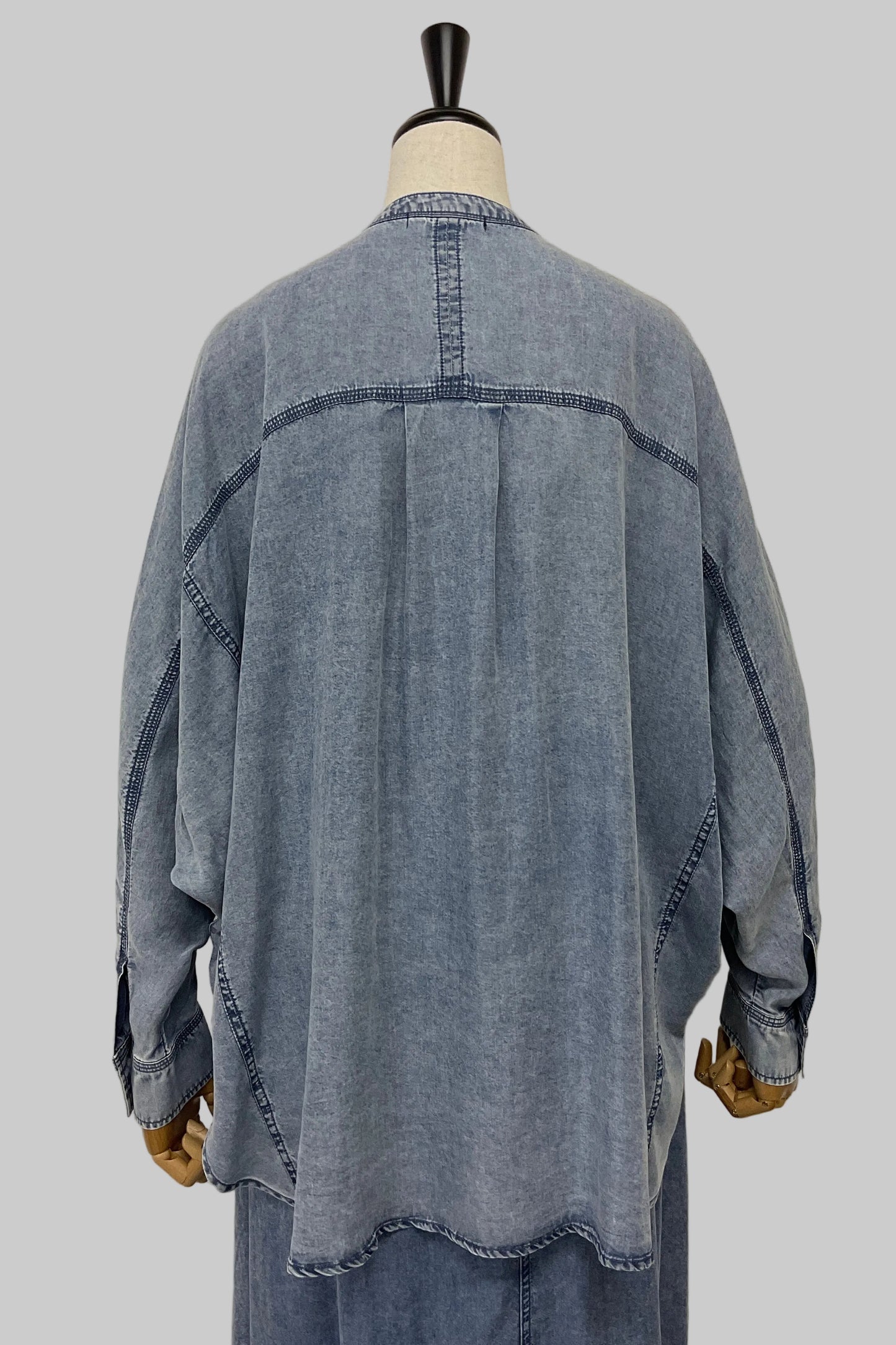 〈10%OFF〉パウダーシルクデニムドルマンシャツ