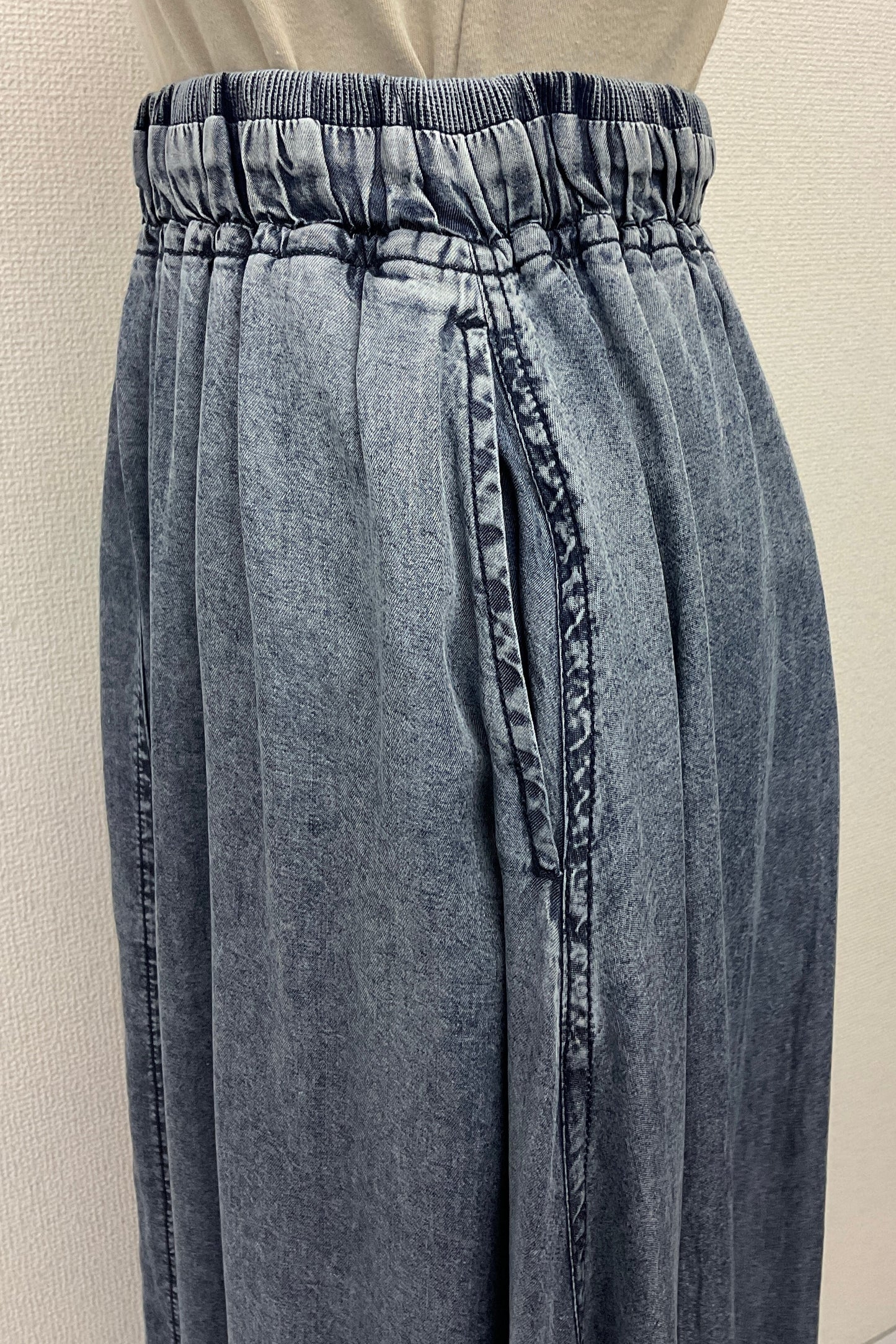 パウダーシルクデニムスカート