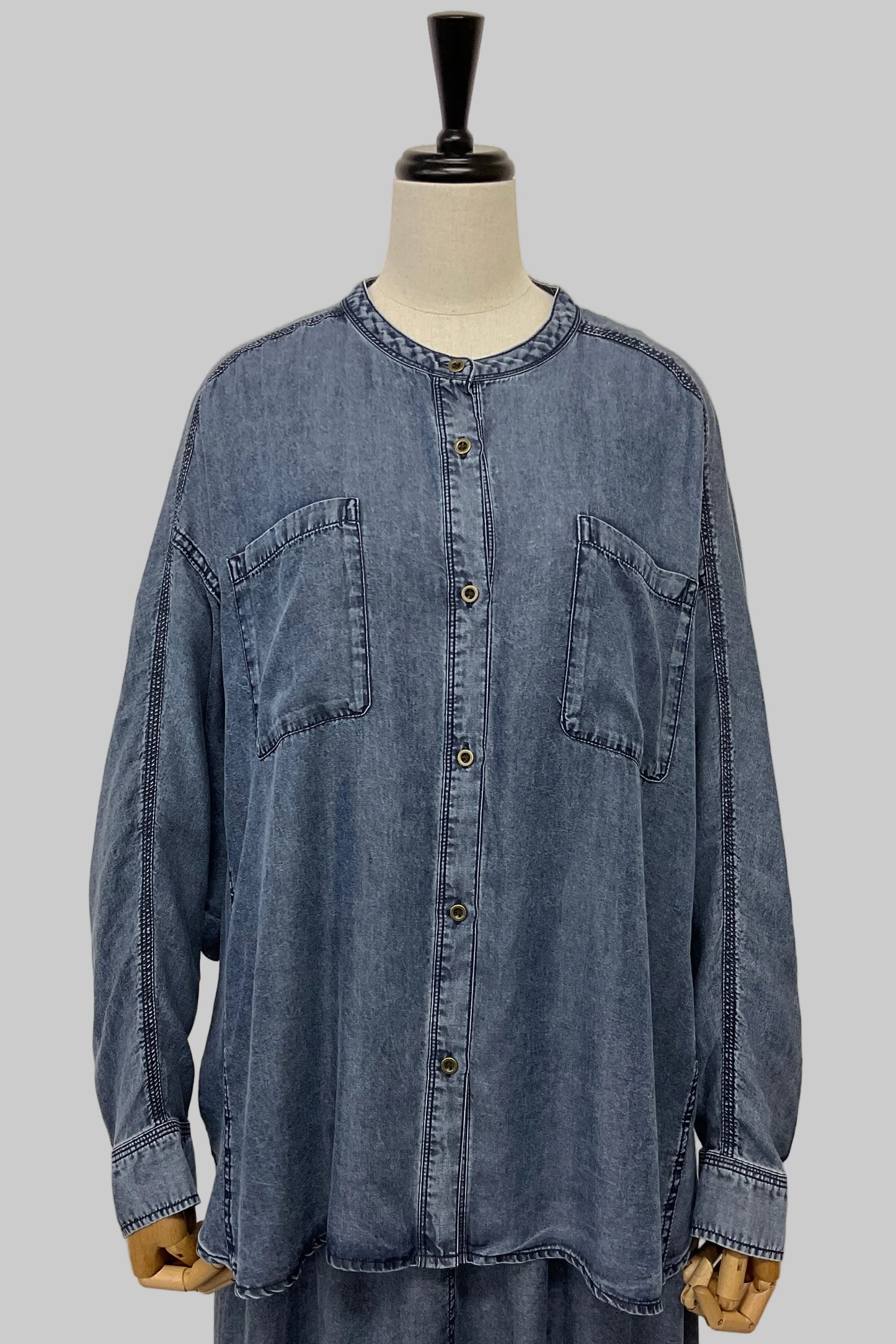 〈10%OFF〉パウダーシルクデニムドルマンシャツ