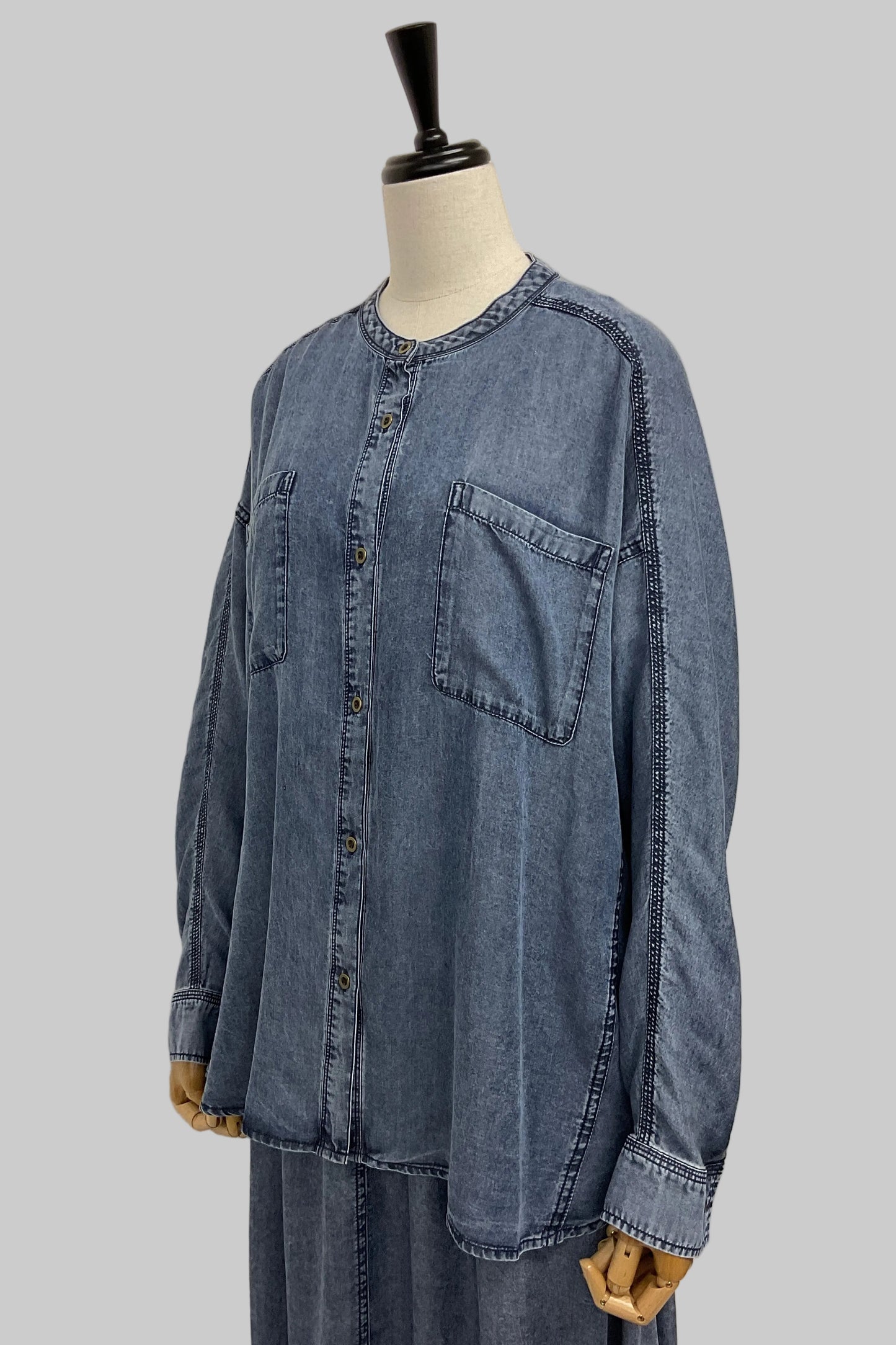 〈10%OFF〉パウダーシルクデニムドルマンシャツ