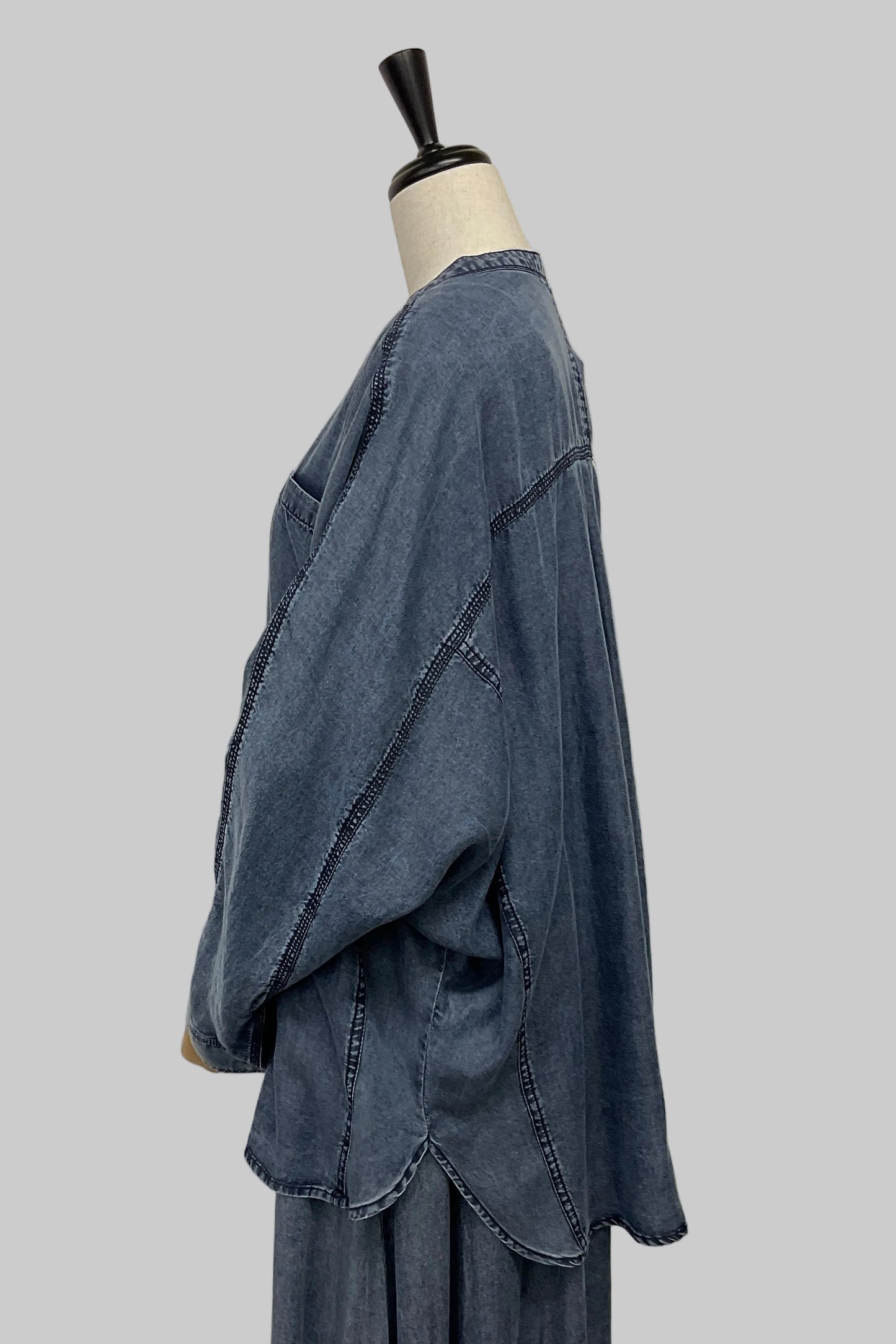〈10%OFF〉パウダーシルクデニムドルマンシャツ