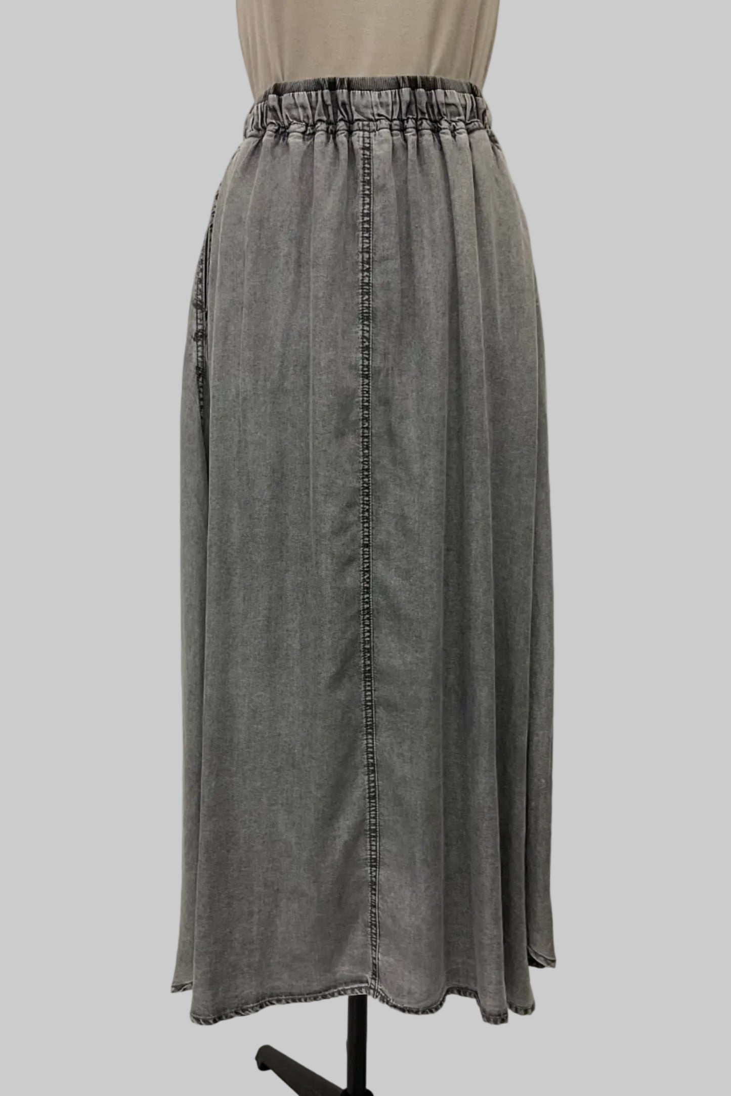 パウダーシルクデニムスカート