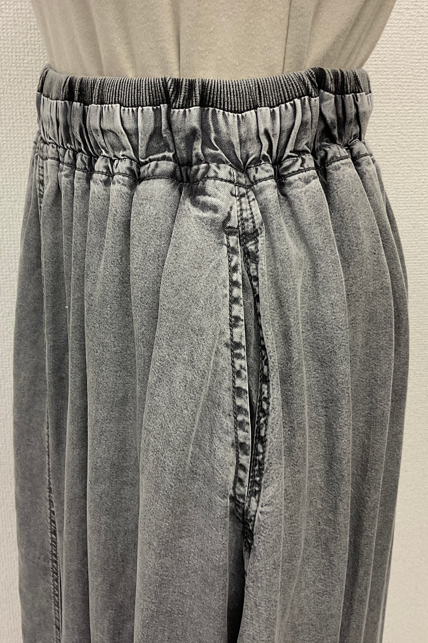 パウダーシルクデニムスカート