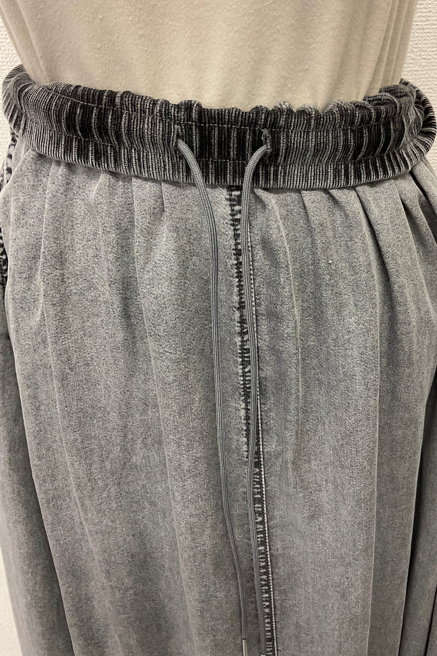 パウダーシルクデニムスカート