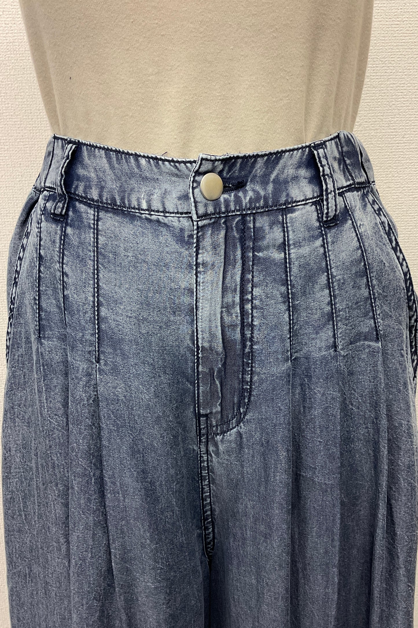 パウダーシルクデニムワイドパンツ