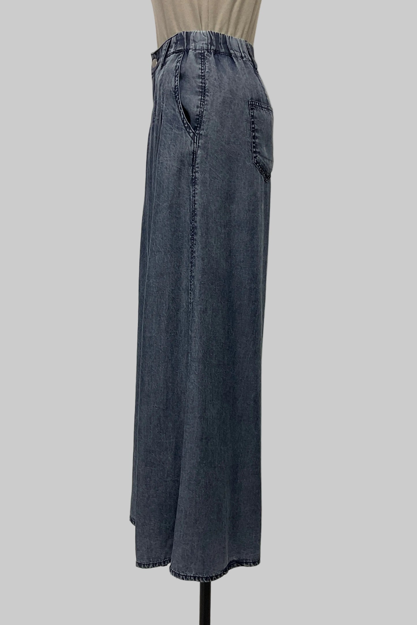 パウダーシルクデニムワイドパンツ