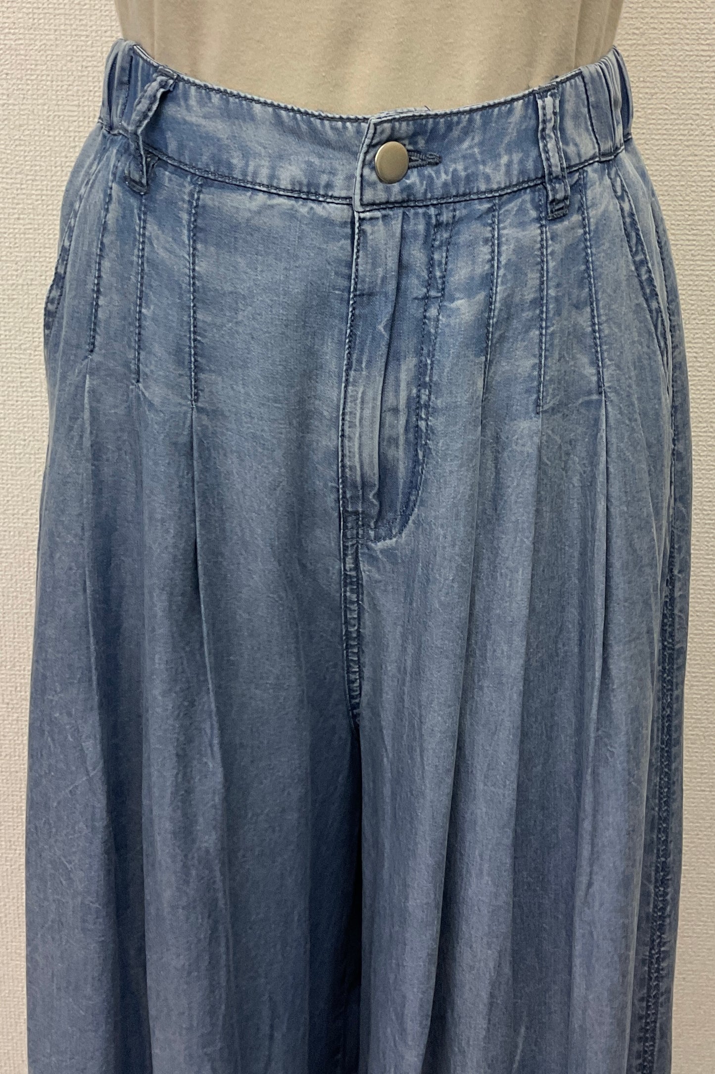 パウダーシルクデニムワイドパンツ