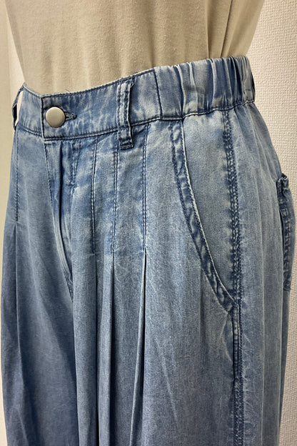 パウダーシルクデニムワイドパンツ