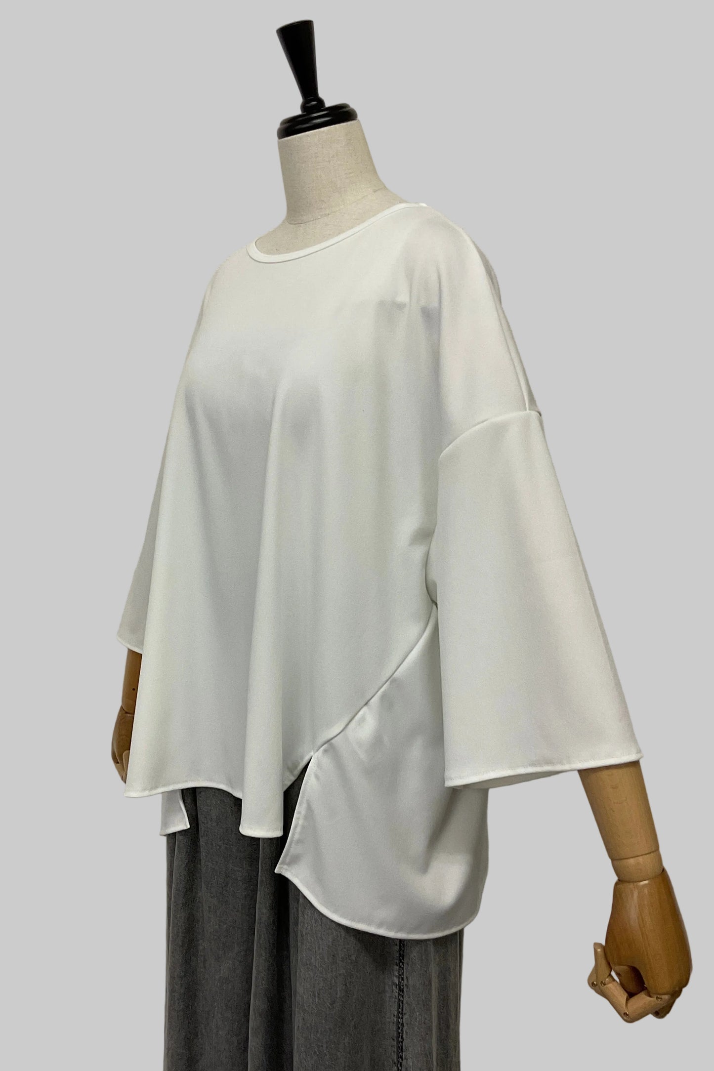 スリットドルマンブラウス