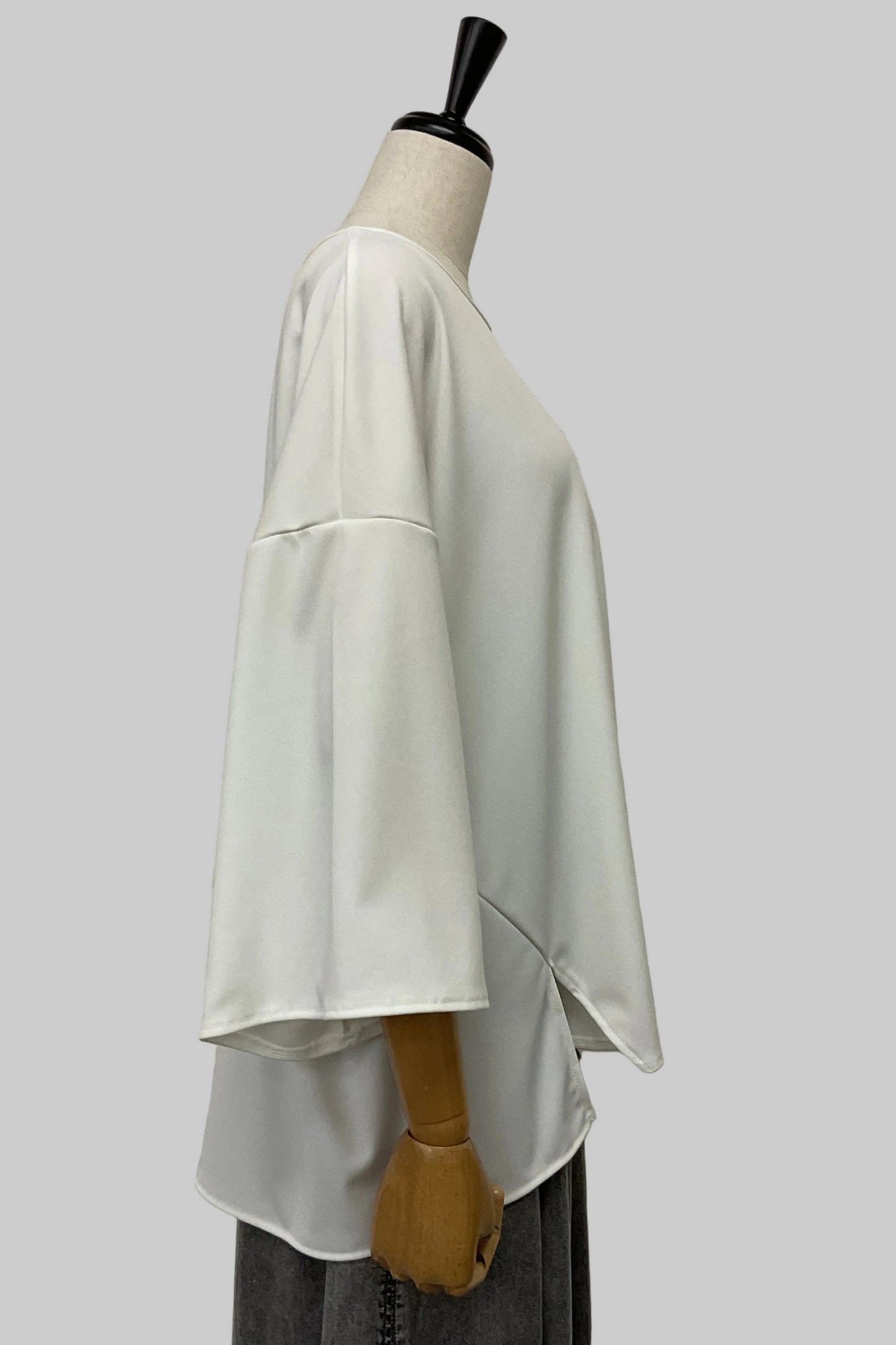 スリットドルマンブラウス