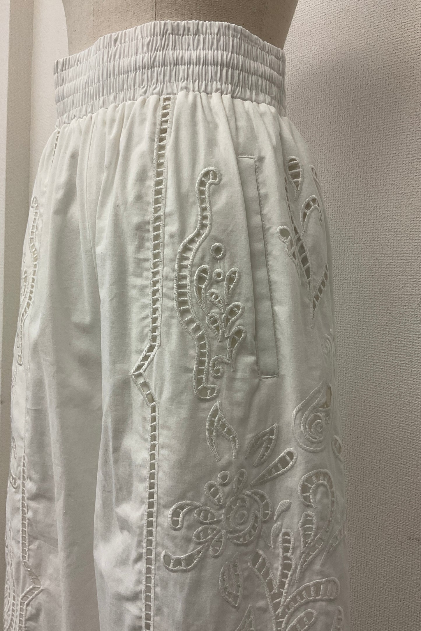 刺繍レースコットンパンツ