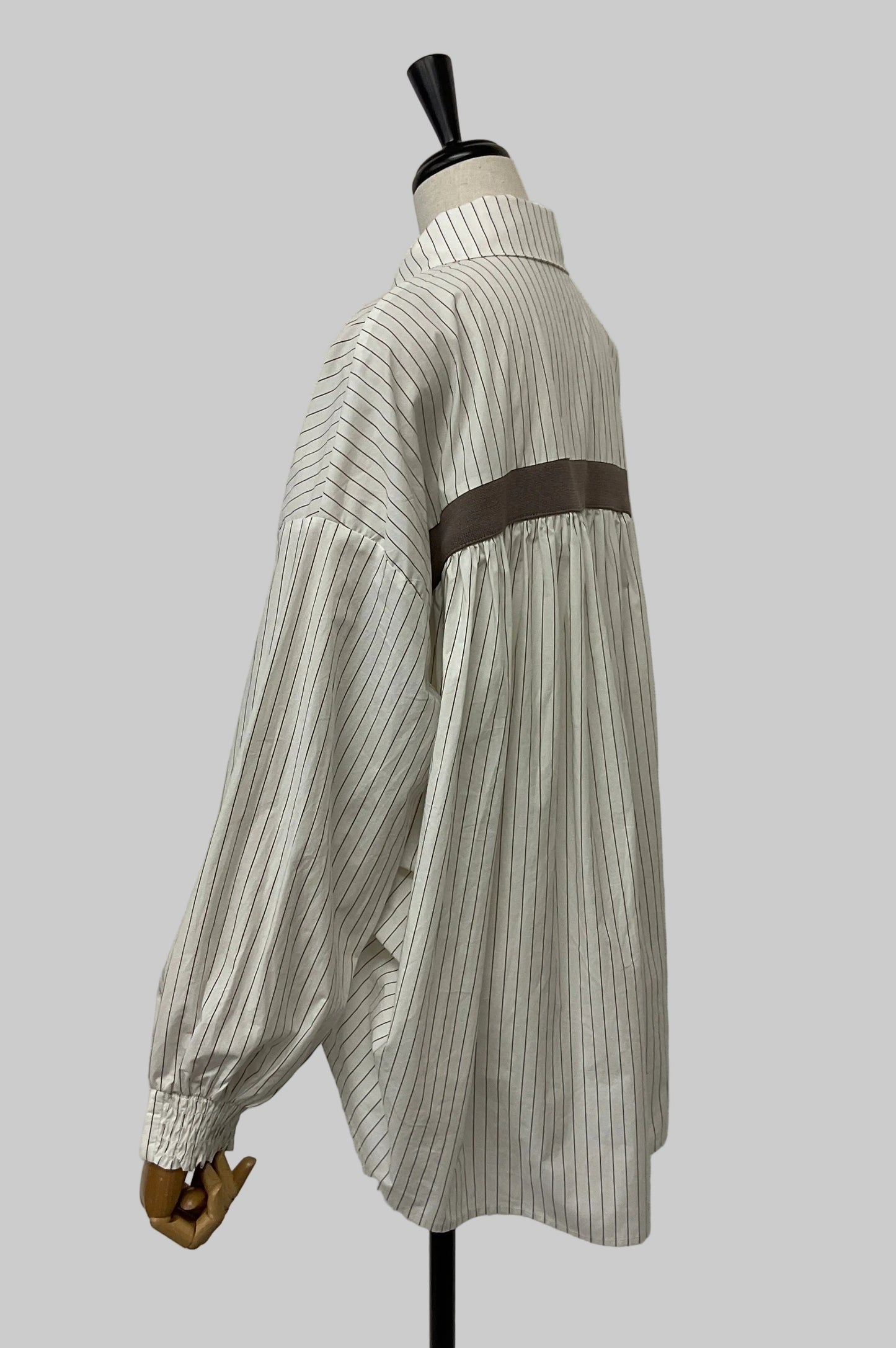 バックテープブラウス