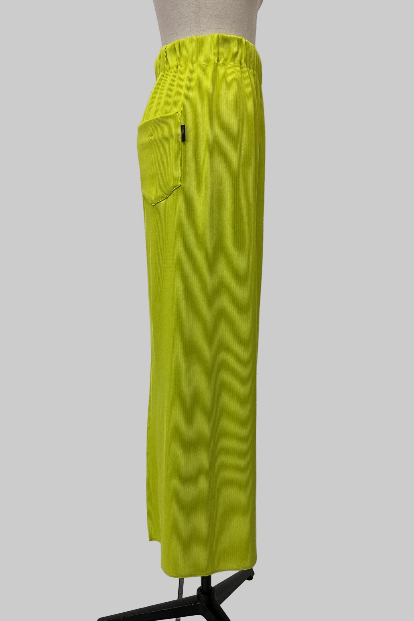 リブペンシルスカート