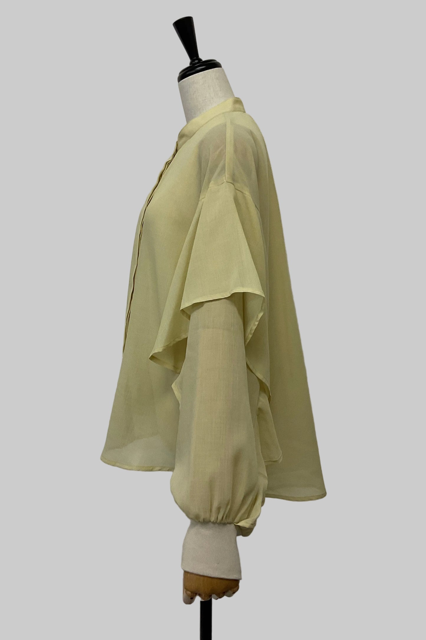 シアーフリル袖ブラウス