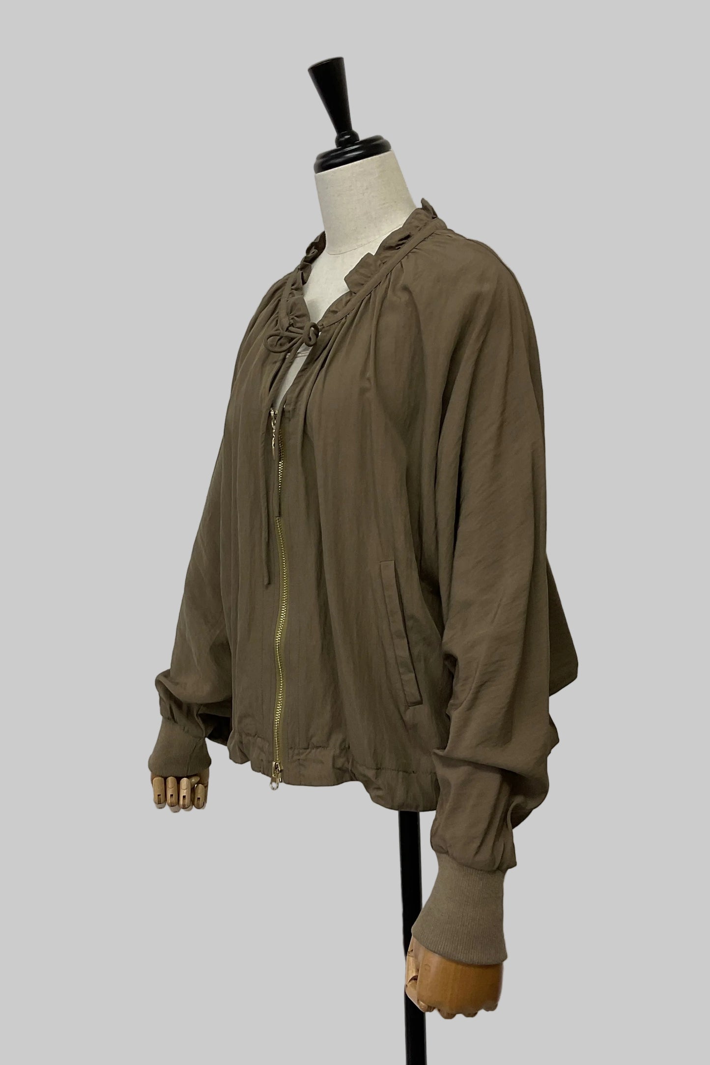 バックフリルスキッパーブルゾン