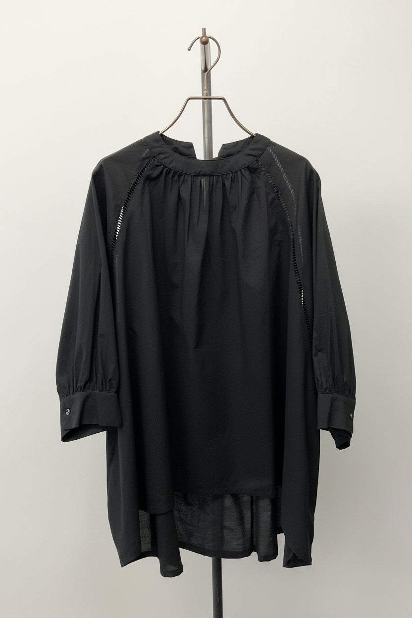 〈10%OFF〉ハシゴレースブラウス