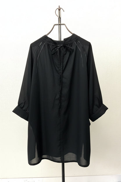 〈10%OFF〉ハシゴレースブラウス