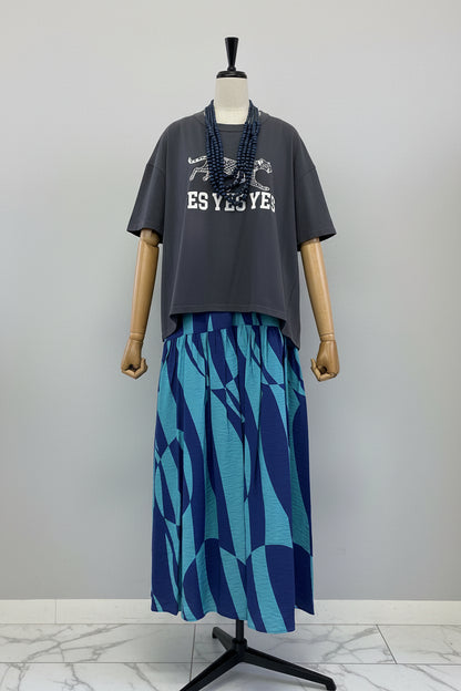 <予約･3点セット>ジャガーTシャツ(チャコール)+ジオメトリックスカート(ブルー)+木製ビーズネックレス