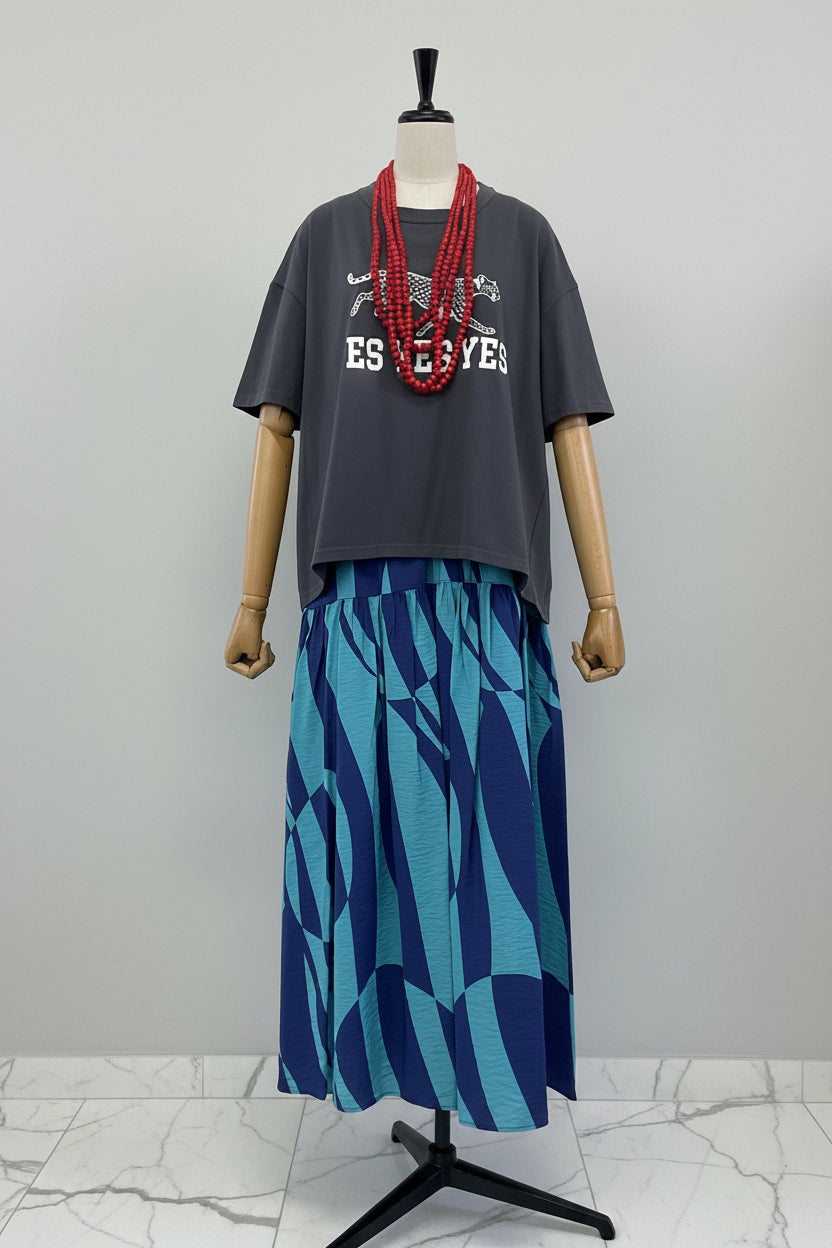 <予約･3点セット>ジャガーTシャツ(チャコール)+ジオメトリックスカート(ブルー)+木製ビーズネックレス
