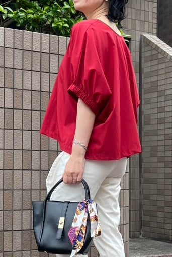 ポンチョ風Vネックブラウス