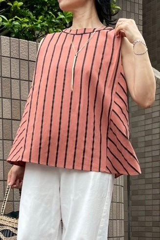 ストライプフレアノースリーブブラウス
