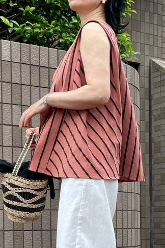 ストライプフレアノースリーブブラウス