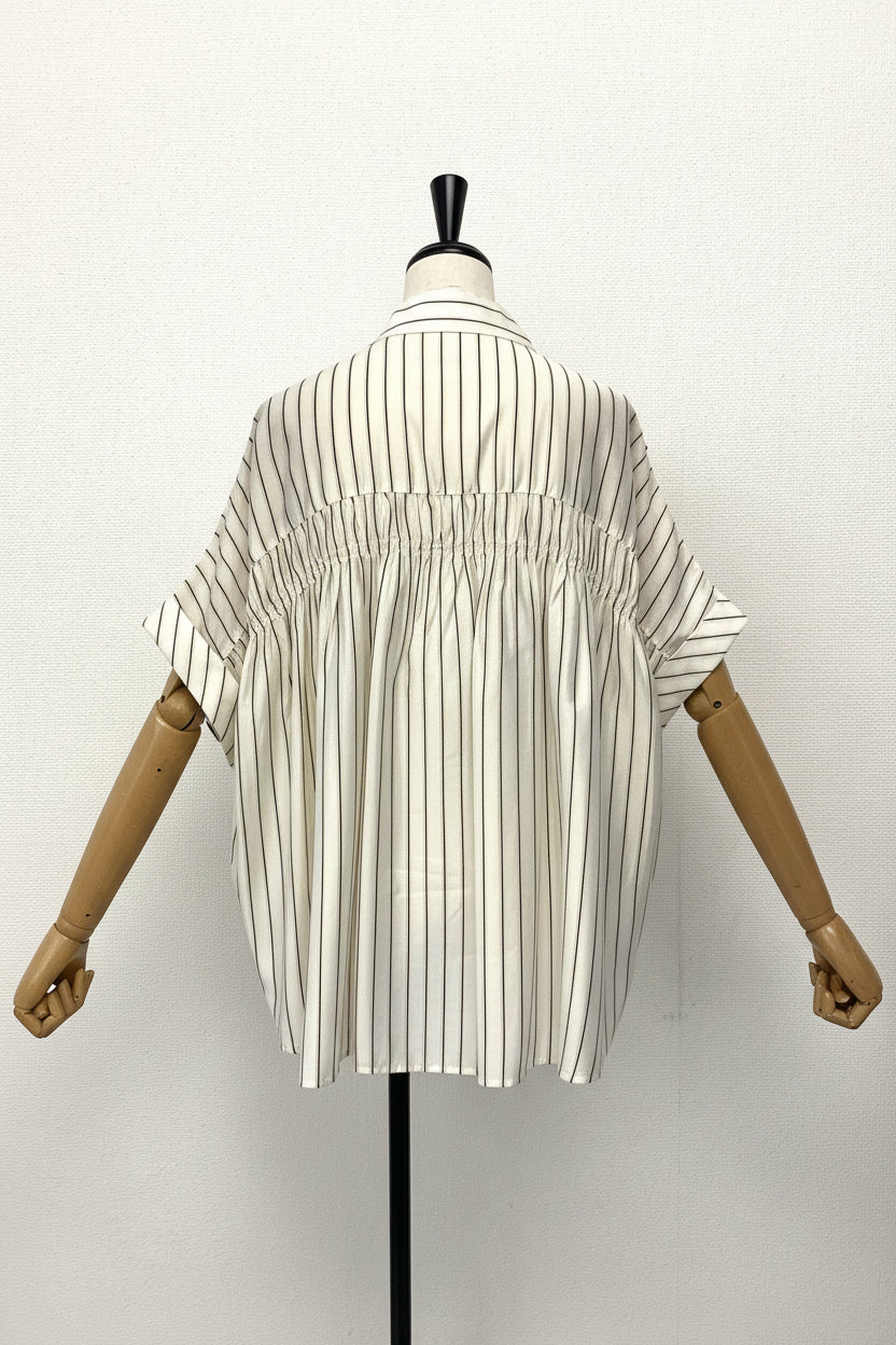 〈10%OFF〉ストライプバックギャザーシャツ