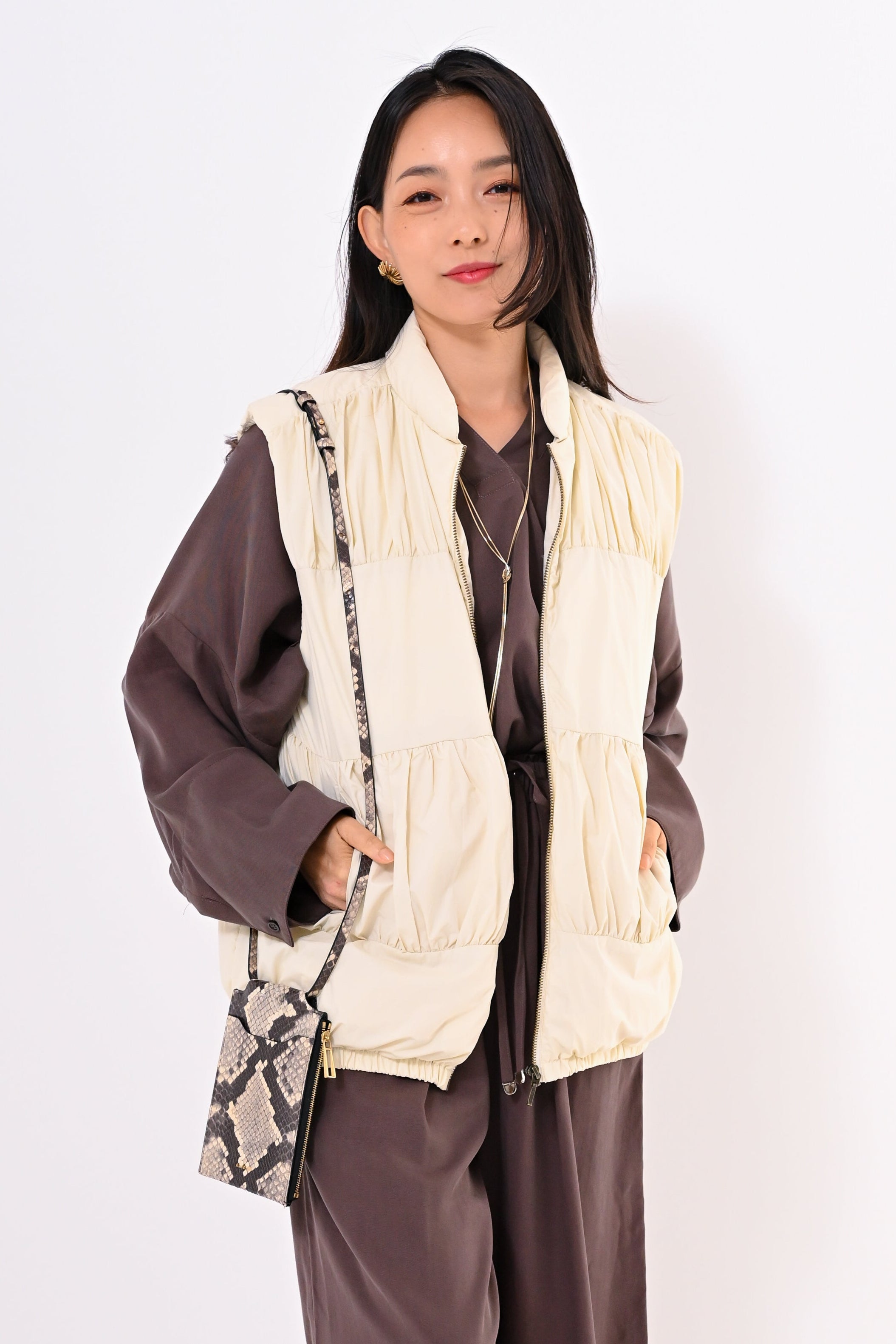 新品未使用　タグ付き　PINORE カーキベージュ ダウンベスト サイズ40 新品未使用 タグ付き PINORE カーキベージュ ダウンベスト サイズ40