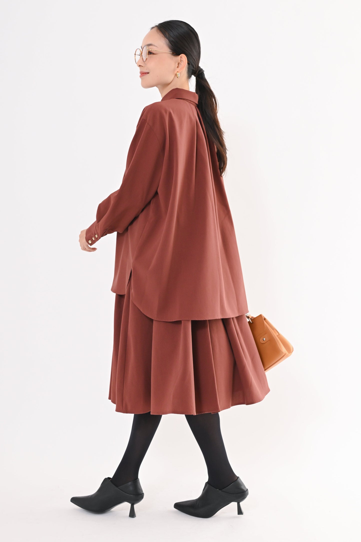 バックタックシャツ