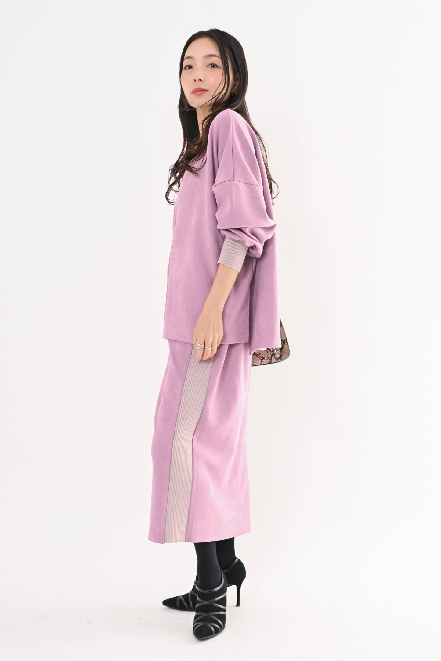 スエード×リブワイドプルオーバー