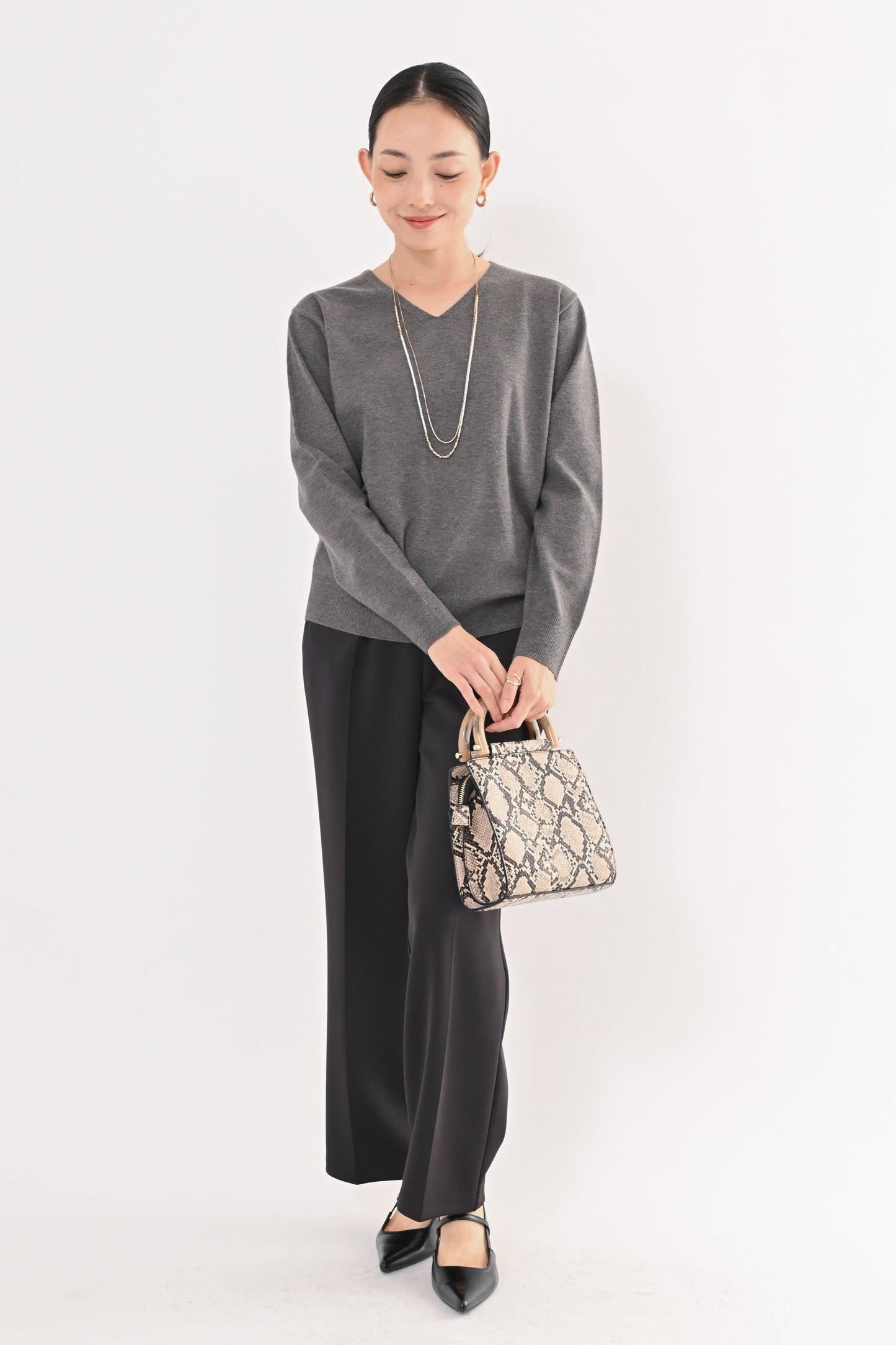 ［ＮＥＷ］ストレッチVネックニット