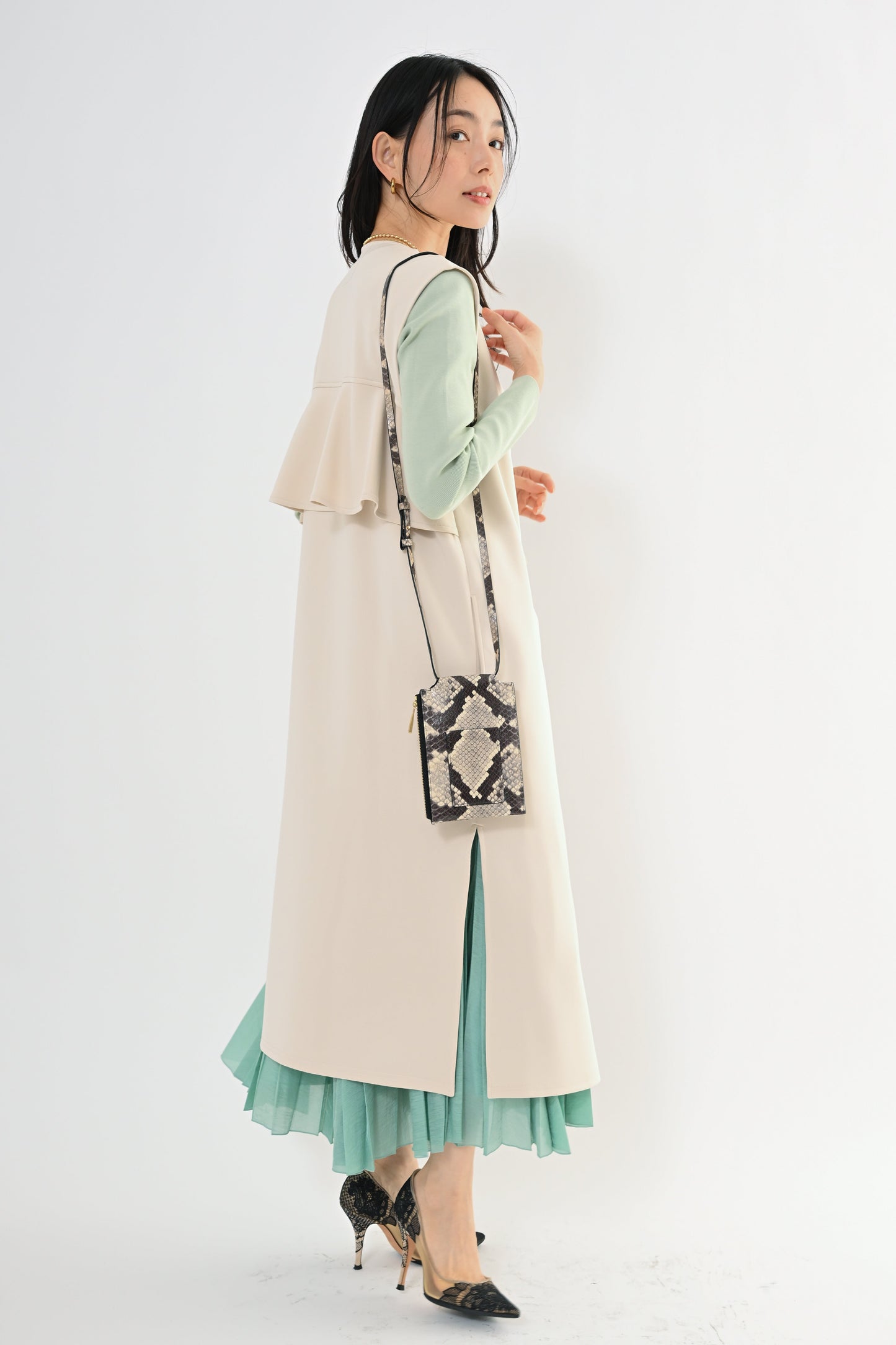 [予約] ダンボールフリルジレ