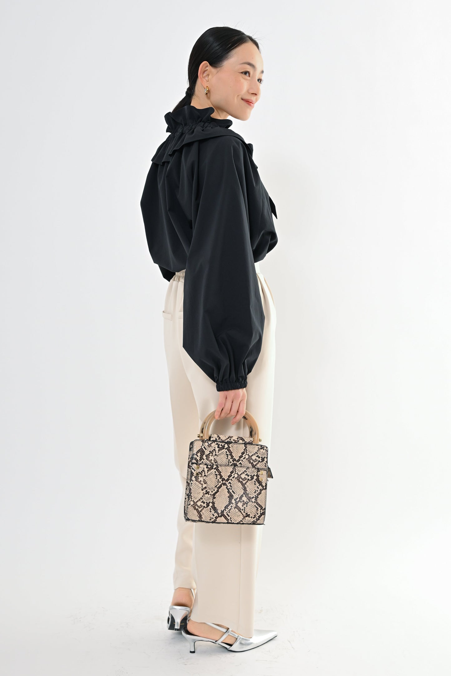 [予約] フリルカラーブラウス（無地）