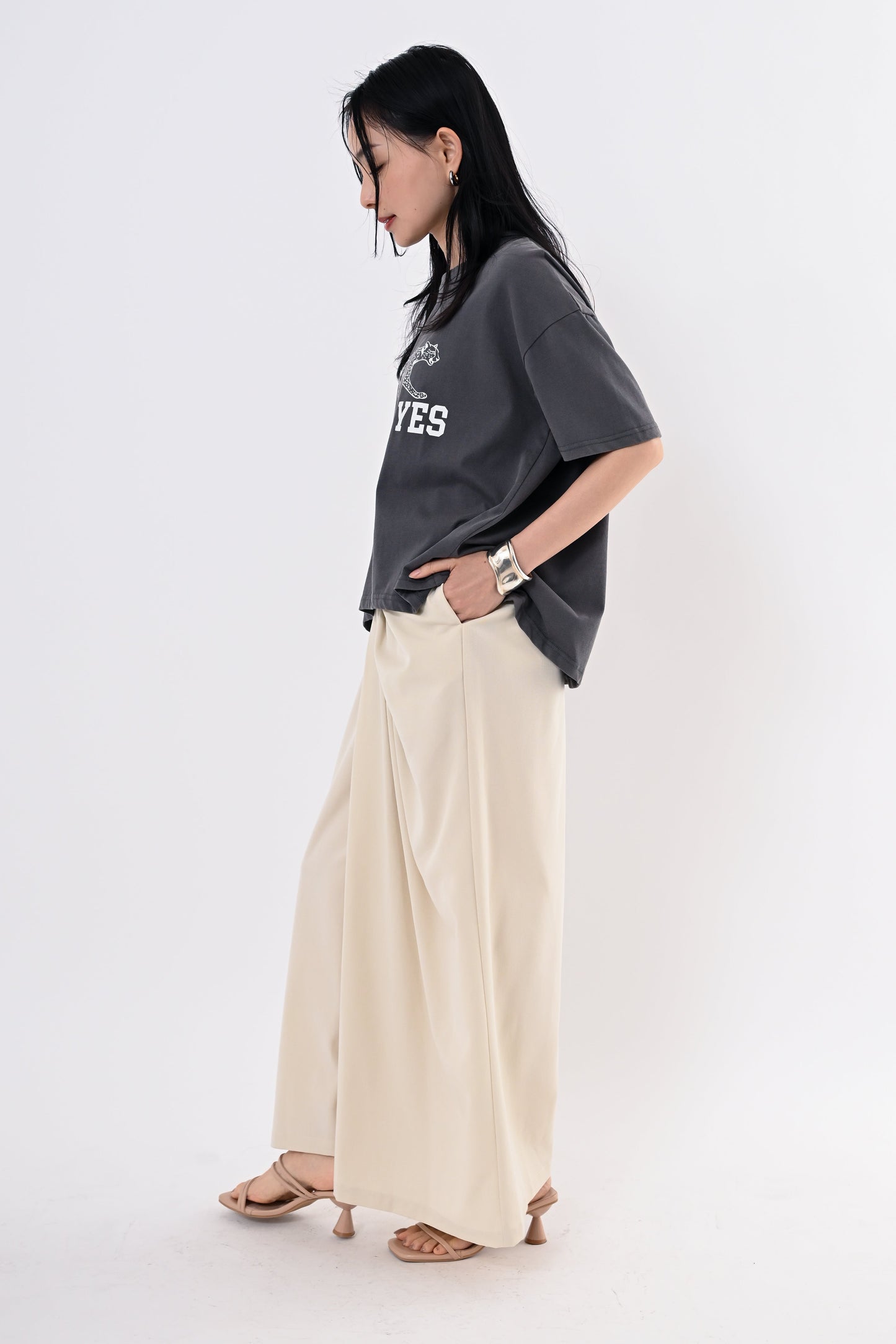 ドレープタックパンツ