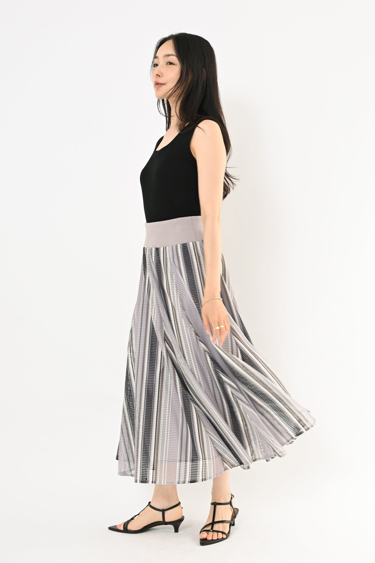 ストライプメッシュスカート
