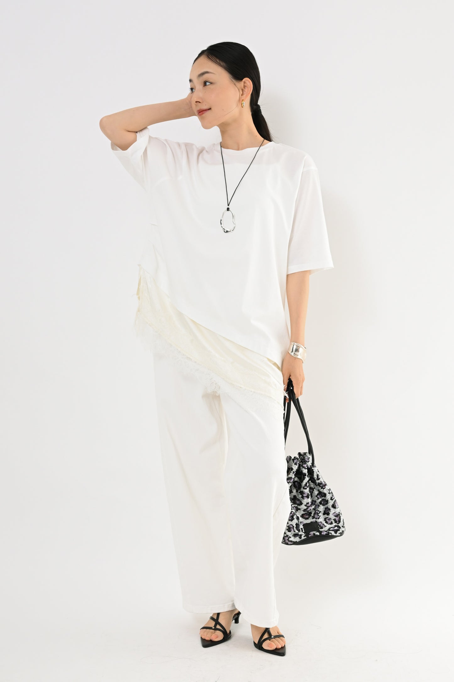 アシメ裾レースTシャツ