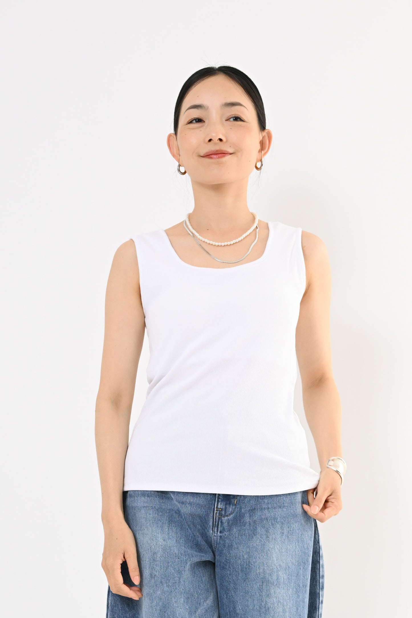カップ付きタンクトップ