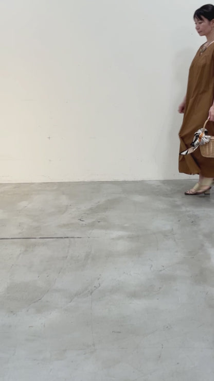 ＜２０％ＯＦＦ＞Ｖネックバックタックワンピース　